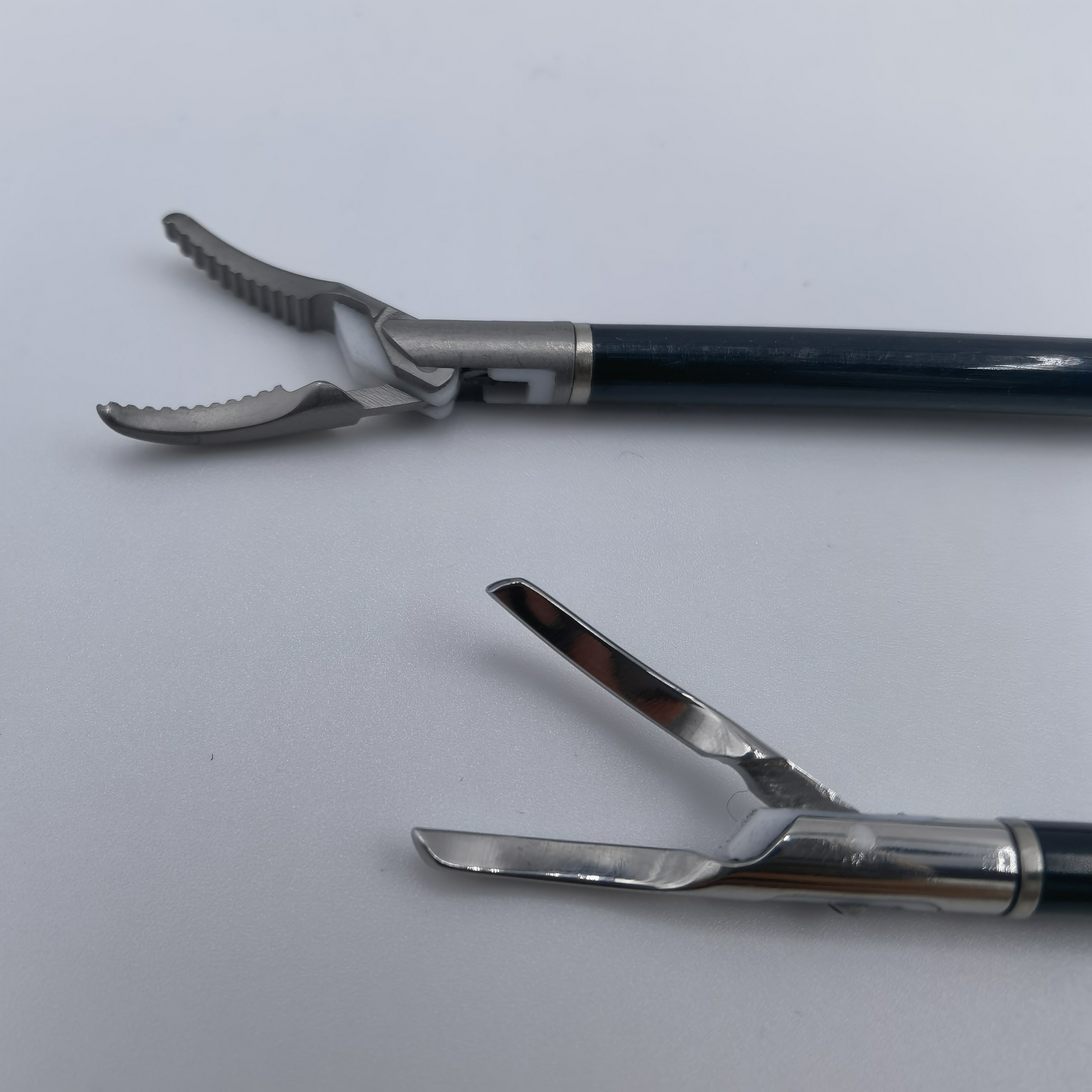 Class I Laparoscopic Surgical Instruments Dissecting Forceps for Surgical Procedures