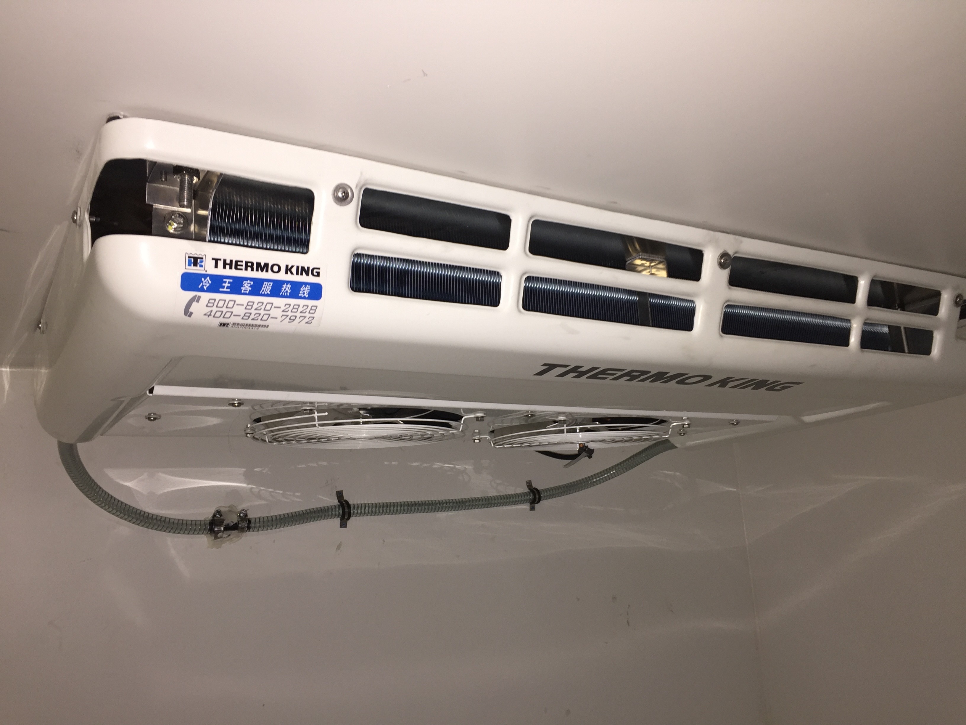 Mini Commercial Truck Refrigerators 8 tons 4x2 for frozen and fresh cargo -18 C