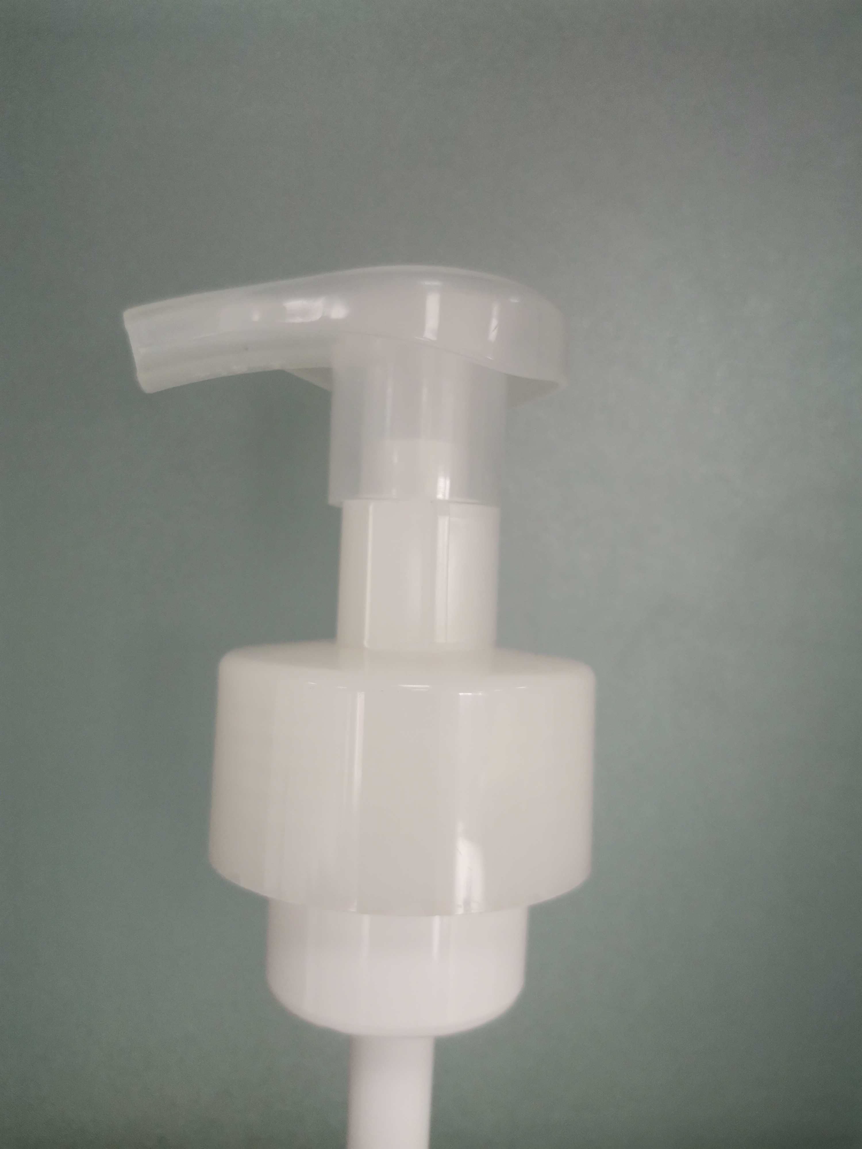 White Housing Bottle Foam Dispenser Transparent Housing and 43-410-D Closure Model