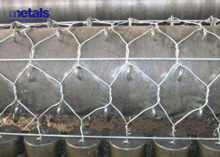 1-Inch Size Hex Netting Wire Mesh Made From Galvanized Steel In Silver