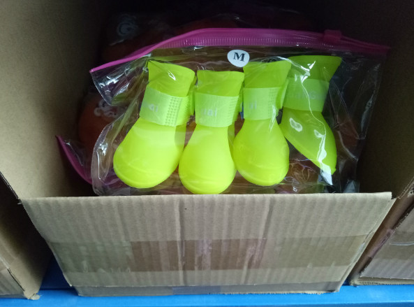 Pet supplies silicone rain boots, non-slip pet shoes, candy color fashion cute dog shoes，red,yellow,pink,black;
