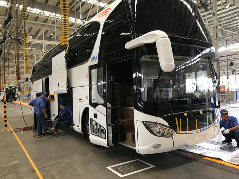 LHD/RHD Cummins 375HP Euro5 51+2 Seats Luxury Coach Bus YBL6128SD for Peru