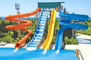 China Customized Color Fiberglass Water Park Slide Outdoor Water Games Park Pool Equipment For Kids wholesale