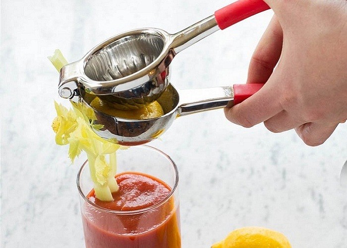Hand - Operated Stainless Steel Lime Squeezer Citrus Juicer / Lime Juice Extractor