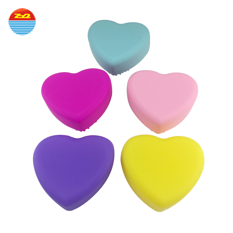 Household Items Dish Wash Scrubber , Heart Shaped Dish Cleaning Brush