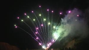 China Mandarin 100 Shots Christmas Festival Cake Fireworks Outdoor Professional wholesale