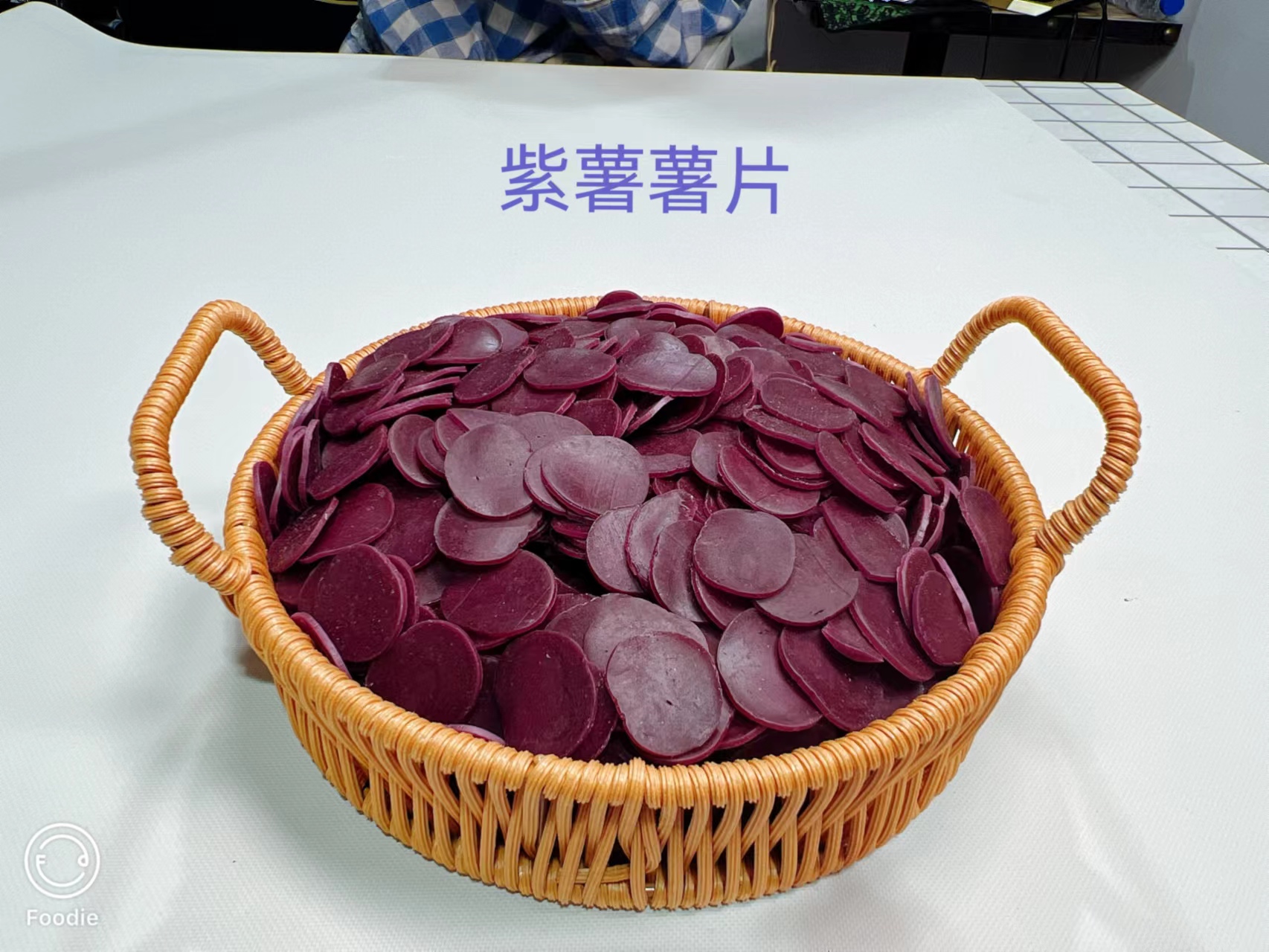 Uncooked Dried Red Pellet Potato Chips Puffed Food Made from Normal Yellow Material