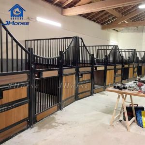 China Customizable European Horse Stalls Weatherproof With Swing Door wholesale