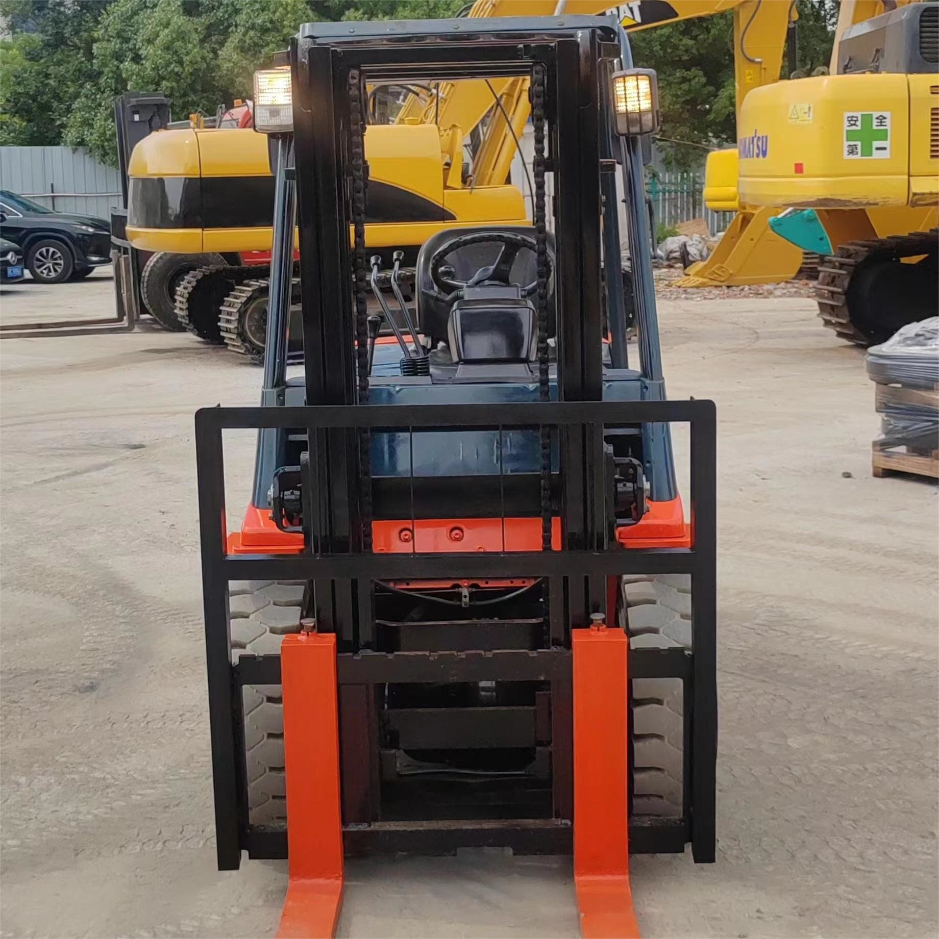 Secondhand Diesel Toyota 3 Tonne Forklift Standard Stage With Container Mast