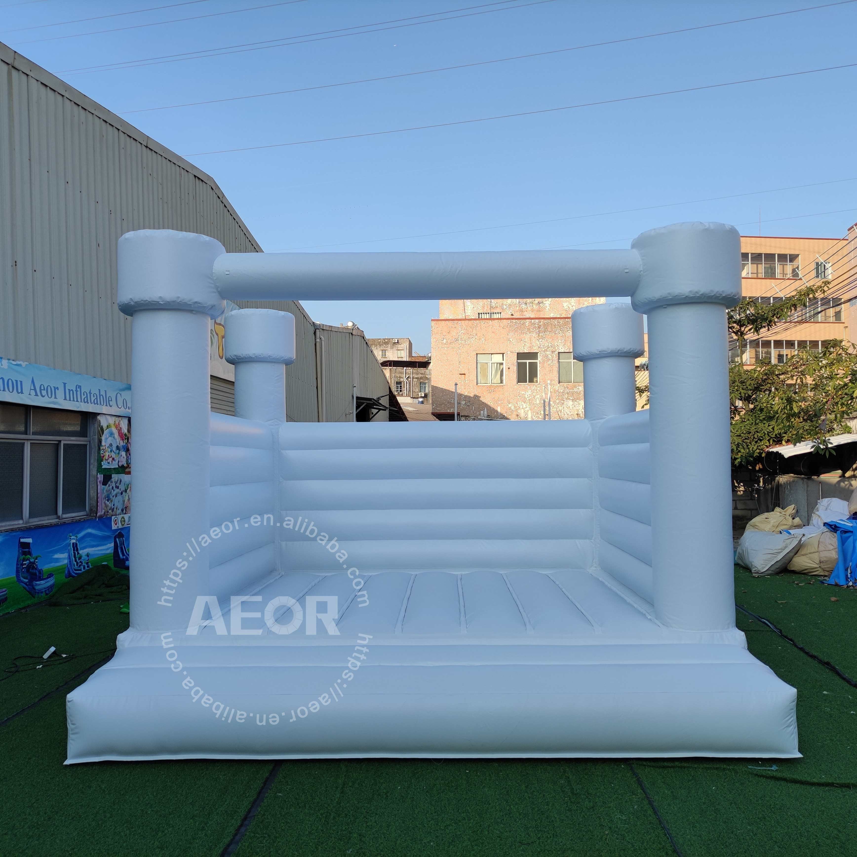 White Bounce House Outdoor Inflatable Jump House Commercial Bouncy House