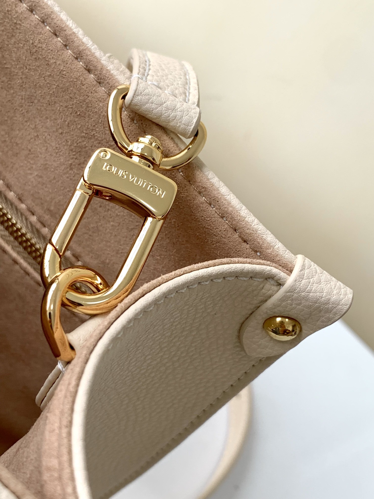 Cream Saffron Giant Monogram OnTheGo MM Louis Vuitton Messenger Bag For IPad Mini
