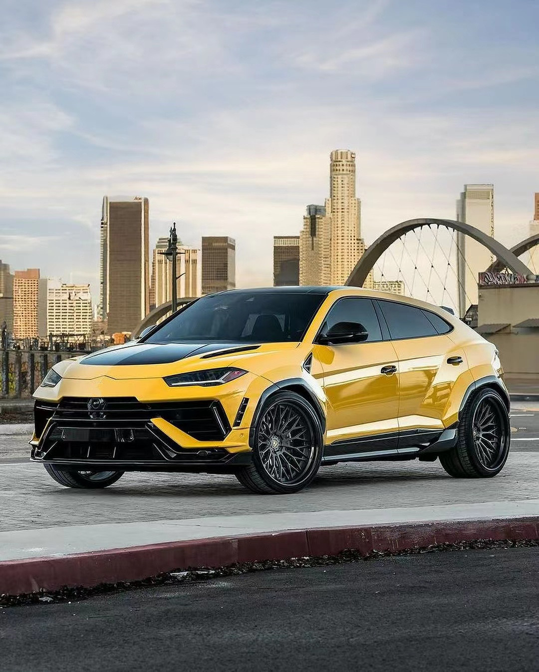 Black Lamborghini Body URUS Upgraded 1016 Hood Spoiler Wide Body Kit