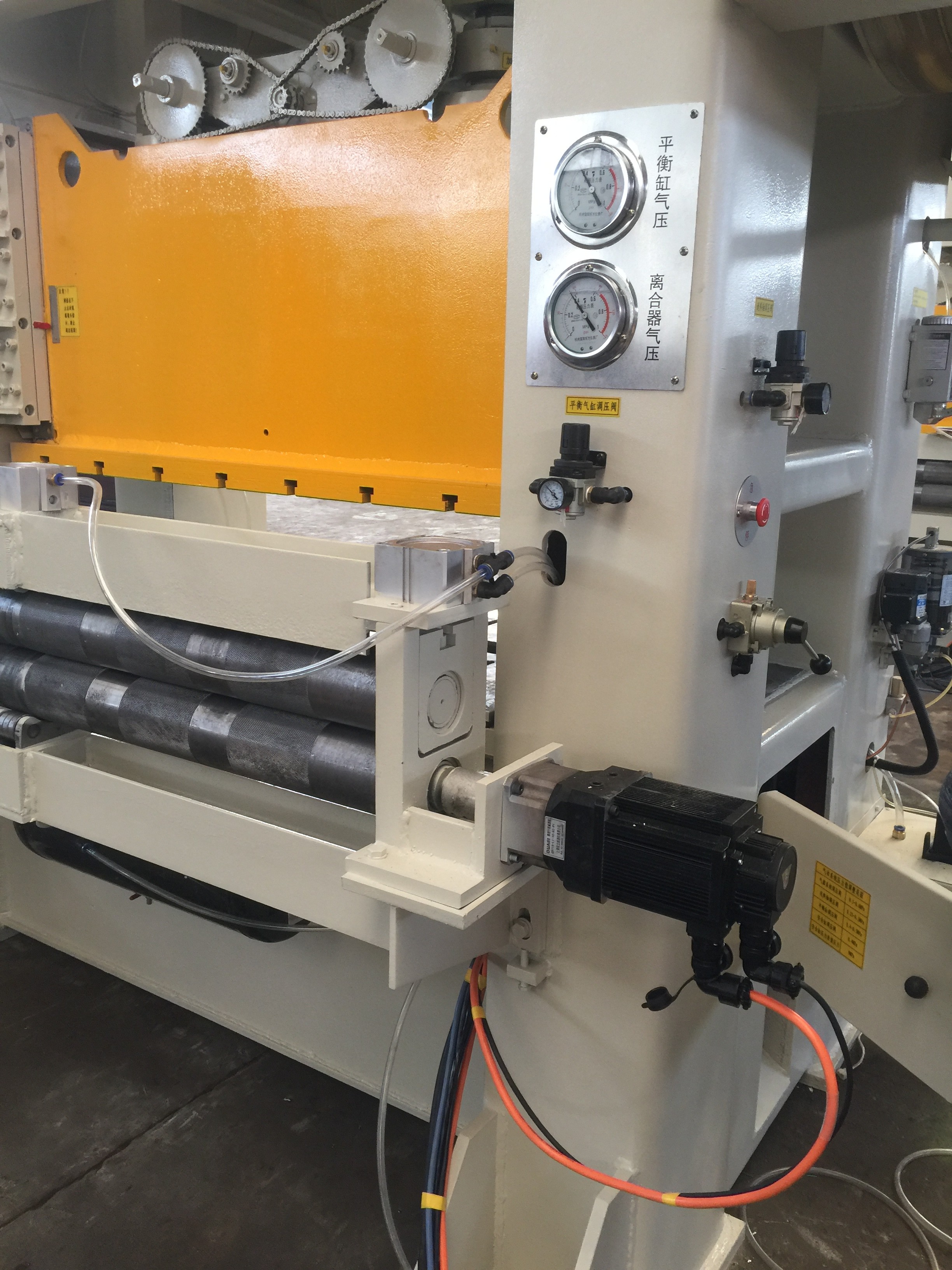 CNC Perforated Metal Automatic Welded Wire Mesh Machine 0.5-6mm Sheet Thickness