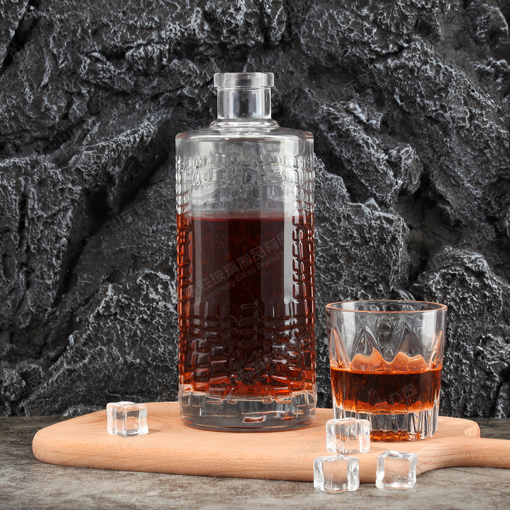 Cork Sealing 700ml Custom Empty Glass Bottle For Vodka Gin Whisky Tequila Liquor