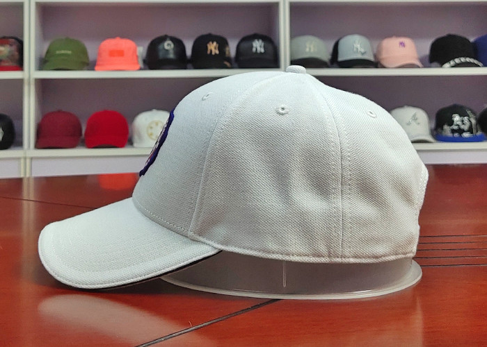 2020 High quality white 6panel metal buckel custom patches logo baseball caps sports hats