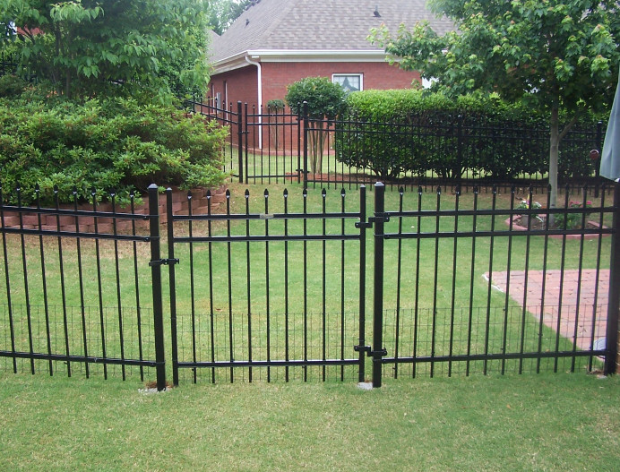 Q235 Crimp Top 6ft High Steel Tubular Fencing For Yard