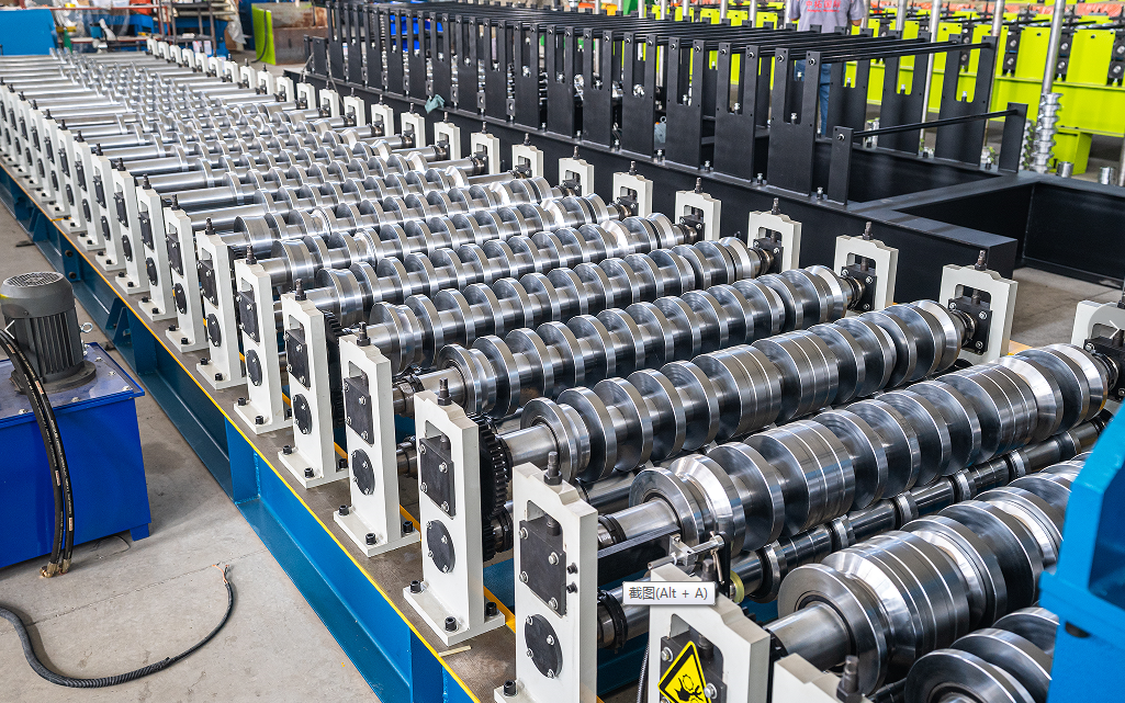 Main rolling forming machine