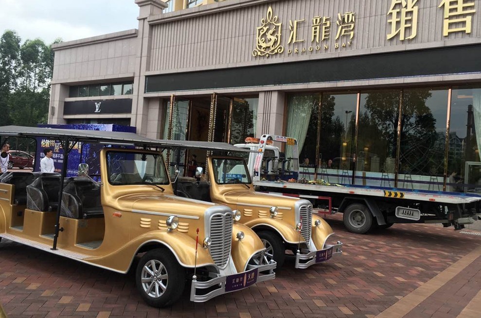 Comfortable 11 Seats Pure Electric Vintage Cars Tourist Vehicles With AC System