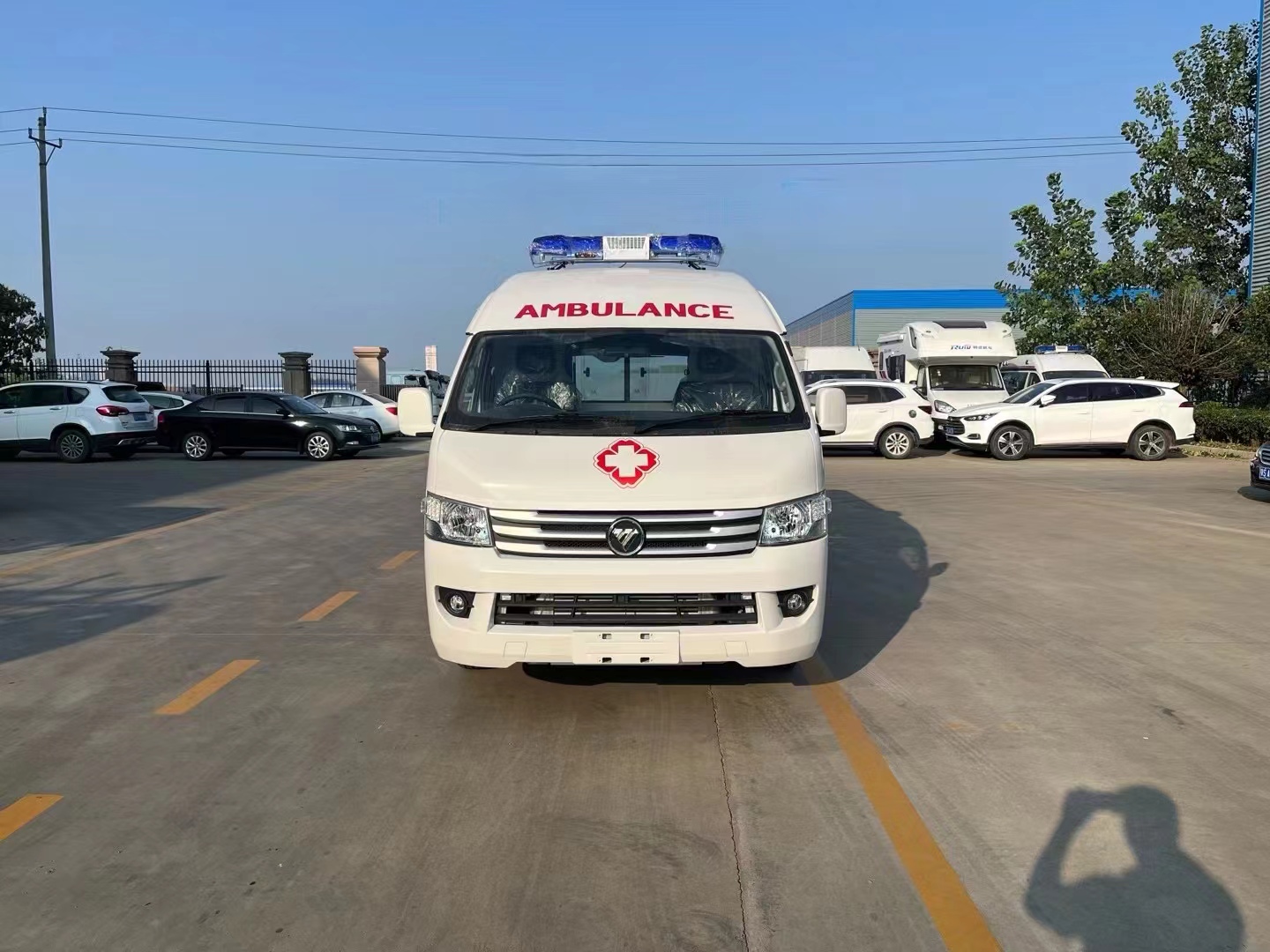 Ambulance to Yota L and Crui Ser Monitor Ambulance 4X4