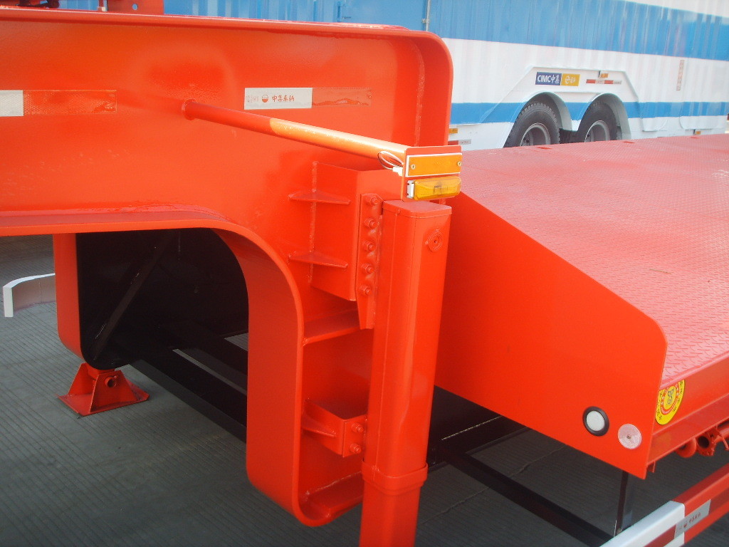 Strong Semi Low Bed Trailer Truck 4 Axles 120 Tons , Heavy Duty Utility Trailer