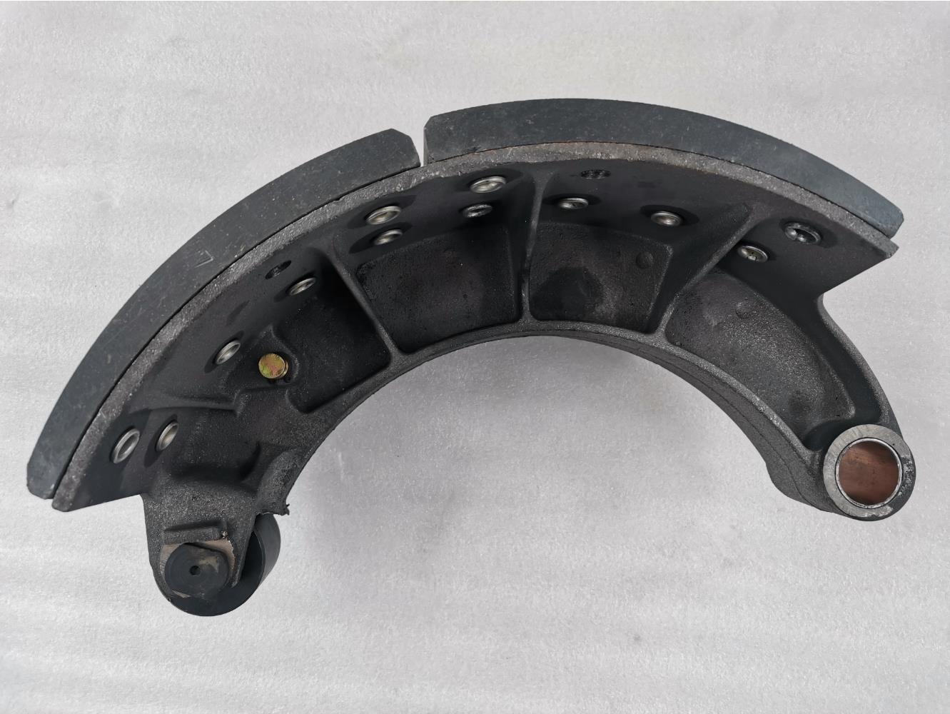 Sinotruk HOWO T5G MCP16 Axle Brake Shoe with Roller Assembly and Performance