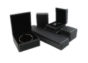 China High End Leather Jewelry Box Elegant Style UV Coating Embossed Eco - Friendly wholesale