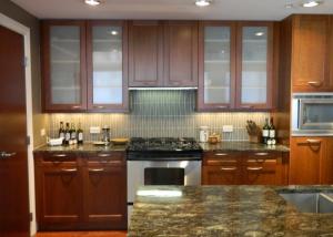 China Ancient Solid Wood Kitchen Cabinets , Hanging Kitchen Wall Cabinets With Quartz Stone Countertop wholesale