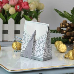 China 0.5kg 300g Artpaper Coloured Paper Gift Bags With Ribbon Handles wholesale