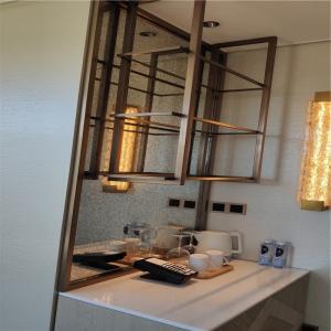 China Glamorous 5 black tempered glass gold stainless steel shelving 304 316 wholesale