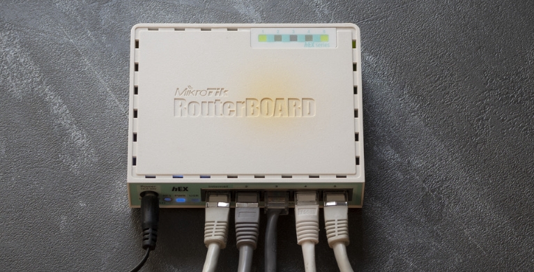 Brand New HEX RB750Gr3 Ethernet Gig New Product with 2.4G Wi-Fi Support for 4G Applications and VoIP
