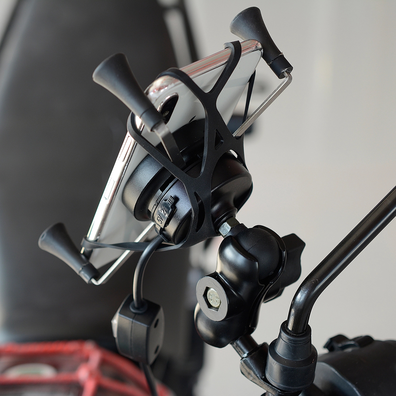 7.5W 2A X Claw Motorcycle Phone Mount With 3 In 1 Wireless Charger