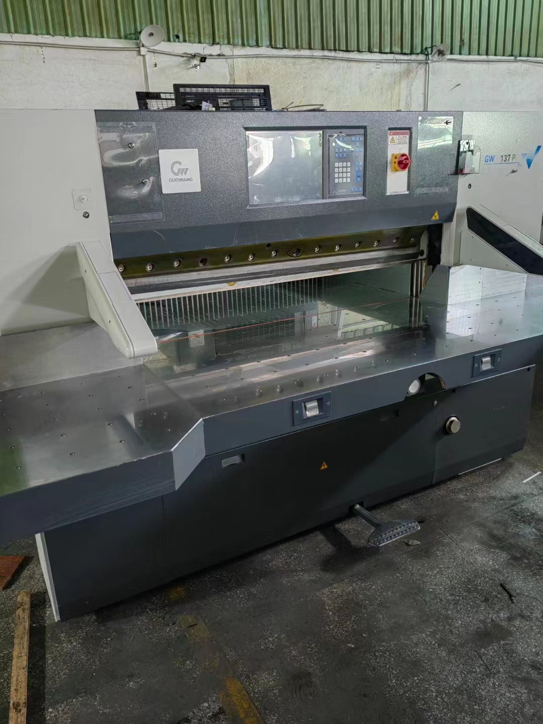 Precision 4000 KG Hydraulic Computerized Paper Cutter Guillotine Machine Voltage 220v