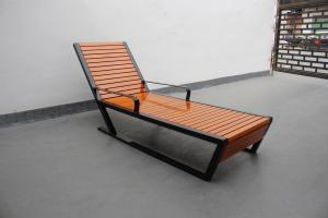 China Custom Wooden Beach Lounge Chairs , Outdoor Swimming Pool Chair wholesale