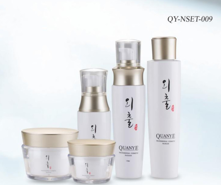 Round Shape PET Empty Cosmetic Bottles White Color For Skin Care , 50ml Airless Pump Bottles