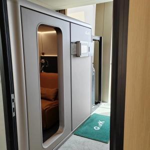 China Hardshell Vertical Home Hyper Chamber Therapy HBOT Hyperbaric Chamber Diabetes wholesale
