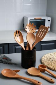 China Non Stick Natural Wood Cooking Wooden Utensils Beech Wood Kitchen Utensils Set wholesale