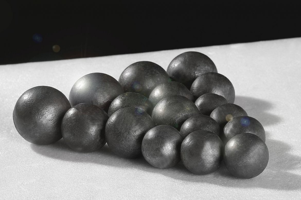 High Hardness Carbon Forged Steel Grinding Ball 60mm 150mm Forged Grinding Steel Balls