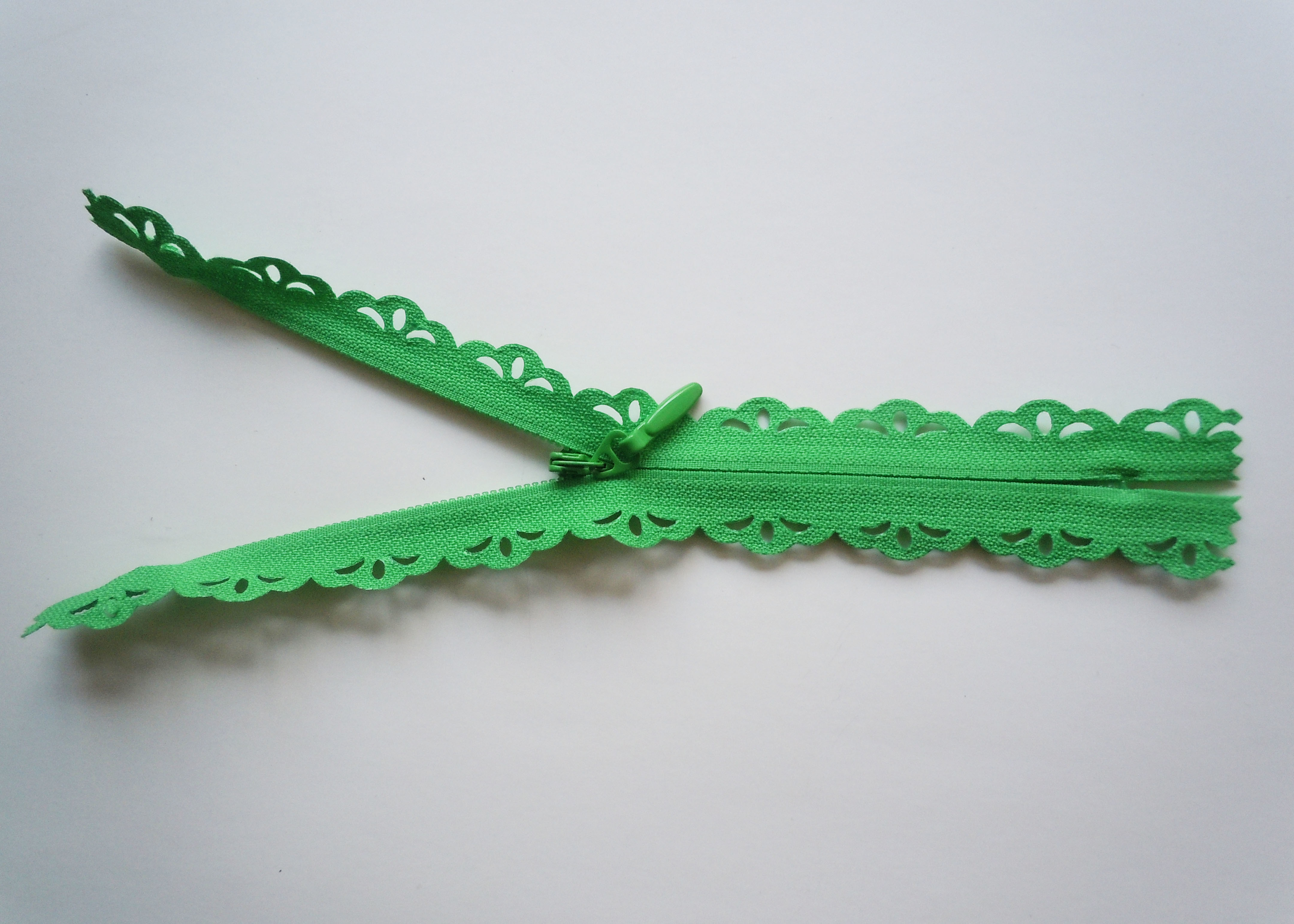 Nice design 24 colors available #3 lace nylon zipper with waterdrop slider for garment