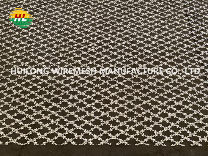 75x150mm Size Bto-30 Welded Razor Wire Mesh For High Security Area Protection