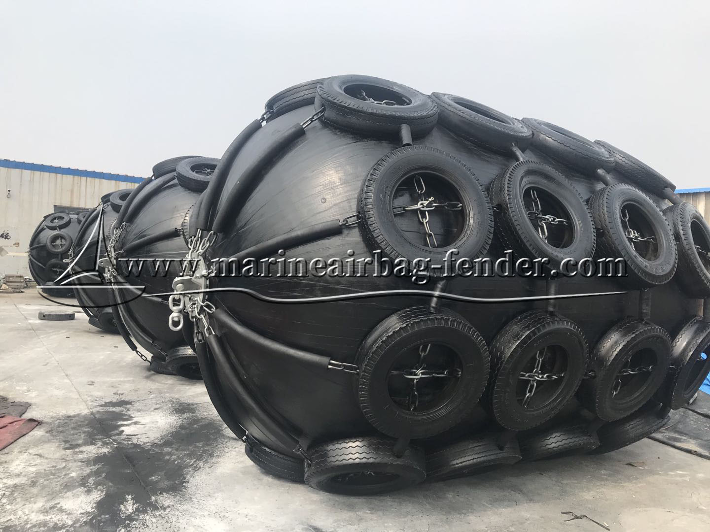 Inflatable Floating Pneumatic Rubber Fenders 50kPa 80kPa Easy Installation