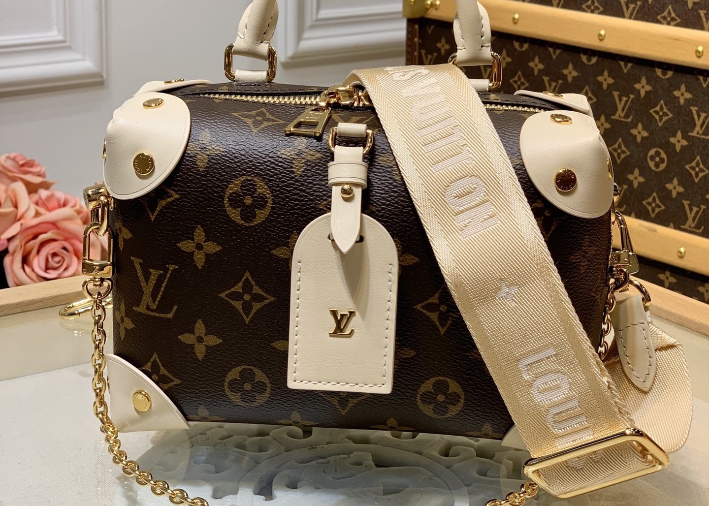 Off White 20cm Leather Chain Crossbody Bag With Top Handle