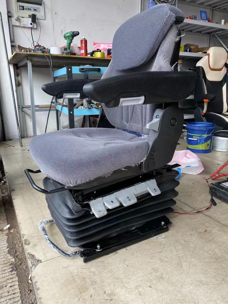 John Deere Deluxe Mechanical Suspension Tractor Seat Adjustable Weight Suspension