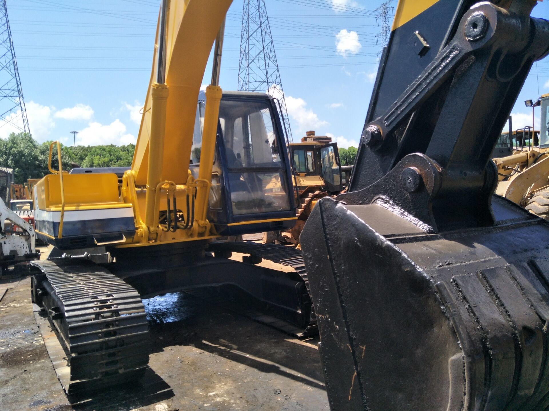 Used Sk200 EX200 Japan Cheap Price 20 tons Hydraulic Crawler Digger Excavator For Sale