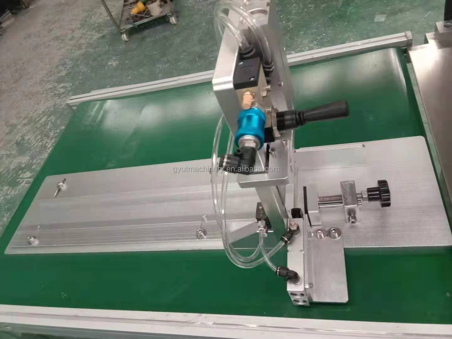 Convenient Soap Stretch Film Shrink Packaging Machine for Bags Air Pressure Round Bar