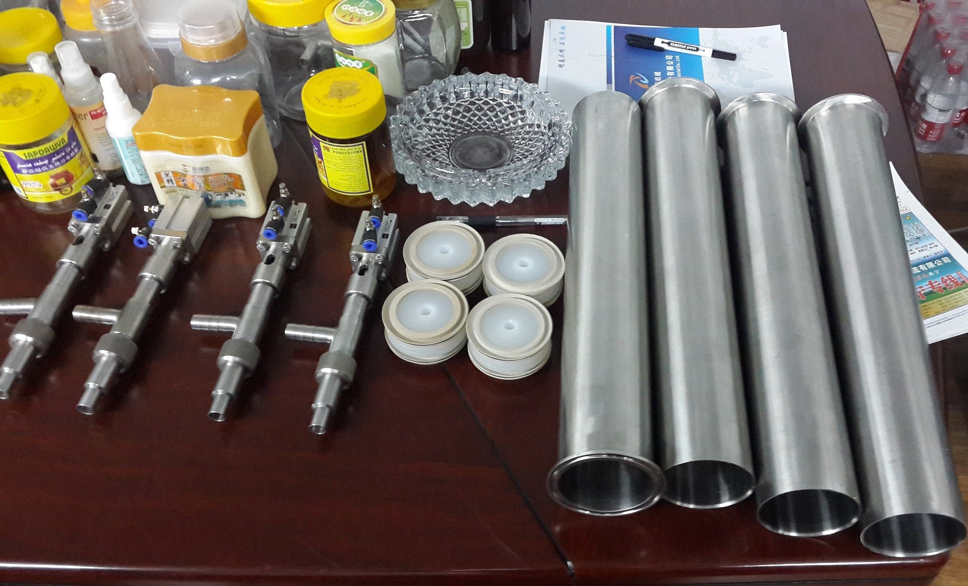ODM Automaitc Cylinder Piston Sauce Filling Machine For Bottle Sealing