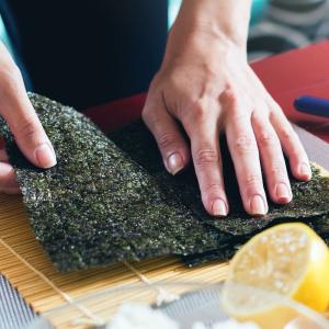China Dark Green Yaki Sushi Nori Dried Seaweed With Natural Seaweed Flavor wholesale
