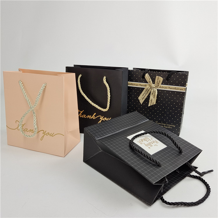 Customized Paper Bags Biodegradable Paper Pouch For Shopping With Logo Printing