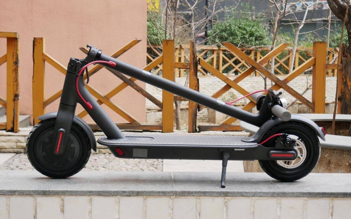 Foldable 2 Wheel Electric Bike 8.5 Inch Xiaomi Skateboard 25KM/H 36v Lithium Battery Cells