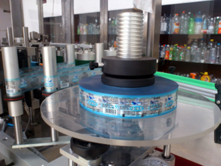 Automatic OPP BOPP hot melt glue bottle labeling packing machine available for round bottle can jar cap
