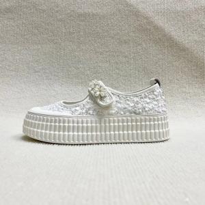 China Women fashion sport shoes with pearl on surface for causal use in summer OEM wholesale